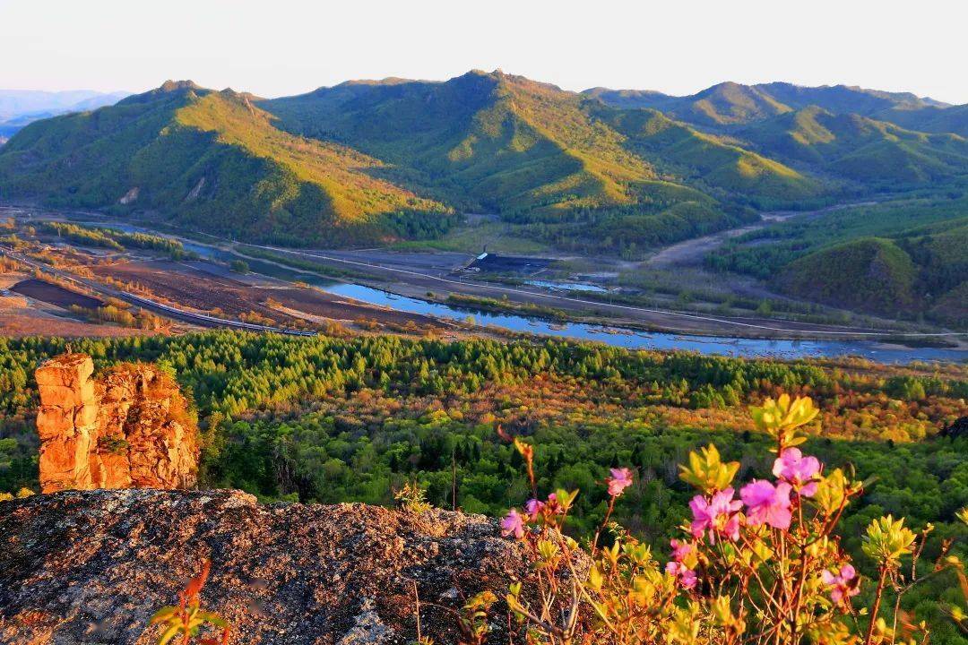 南岔仙翁山景区兴安国家森林公园浪漫夏日 · 湖流森林繁茂,郁郁葱葱