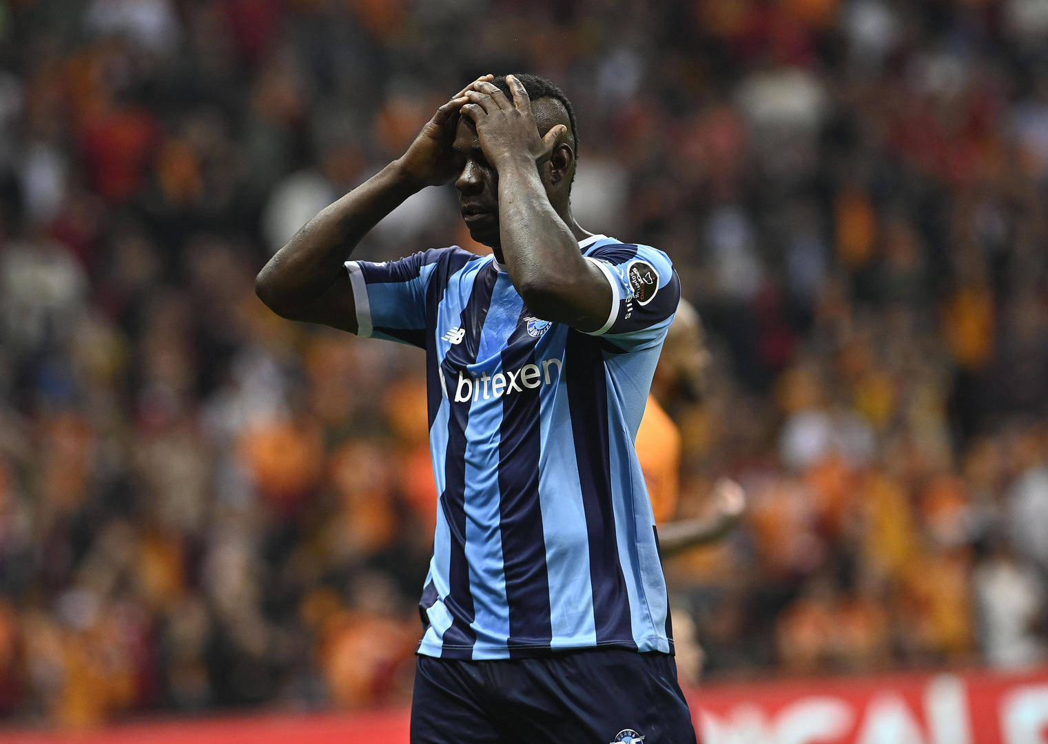 在土超阿达纳德米尔体育效力的巴洛特利 图据视觉中国正如洛伦佐·阿