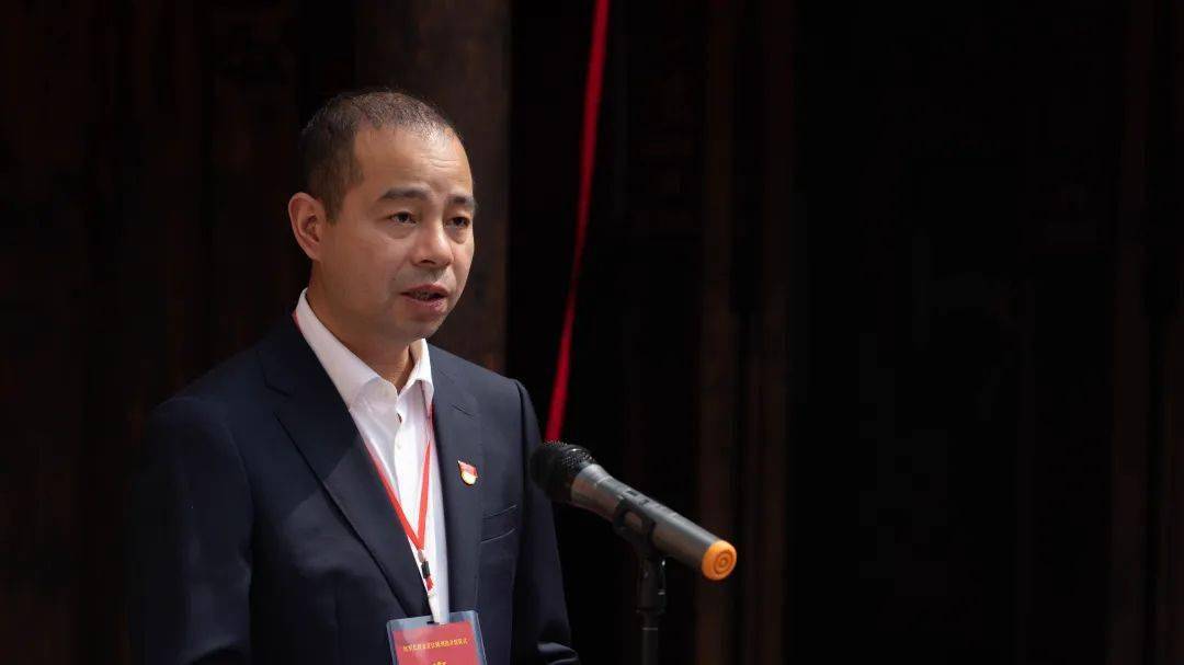 芷江县委书记梁志平,怀化市委宣传部四级调研员艾国华为"红军长征在