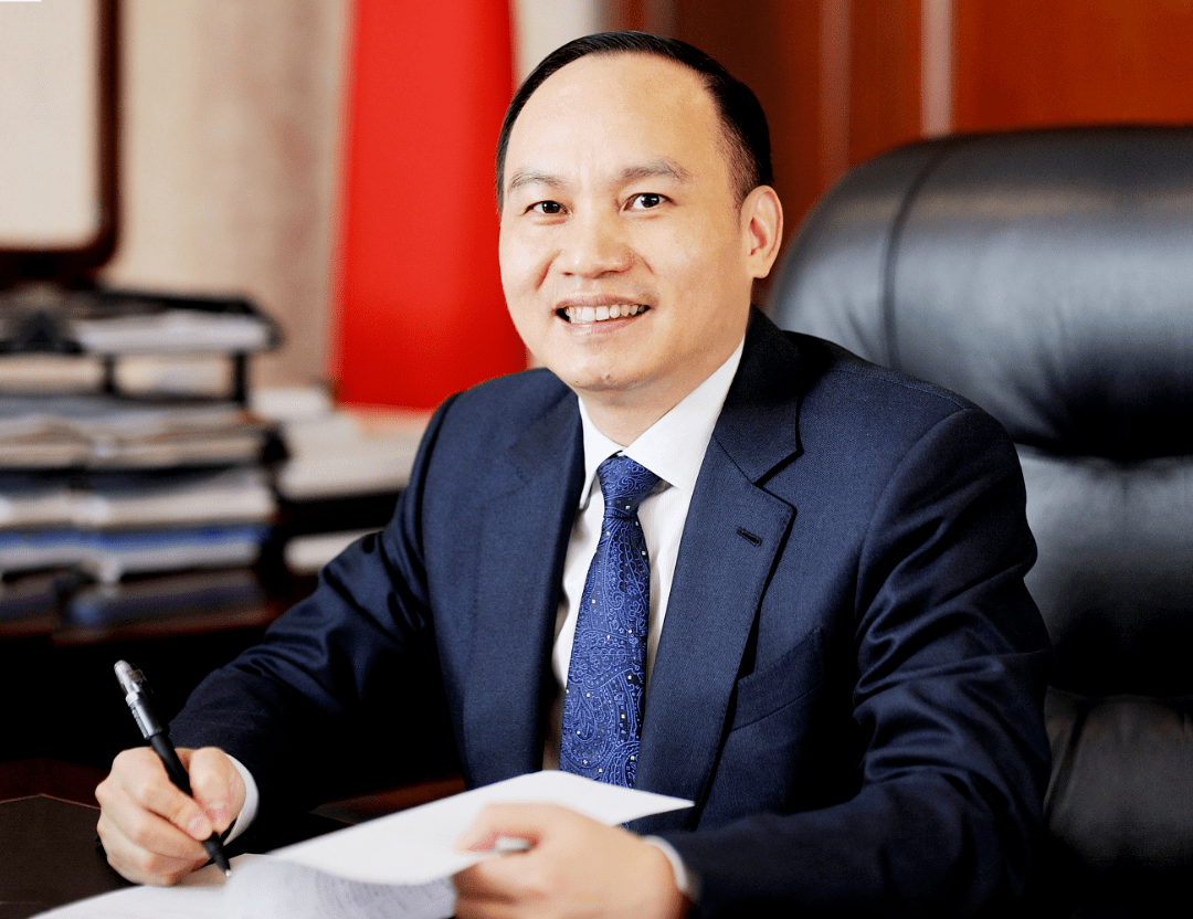 战疫风采张汉龙全力以赴尽显担当