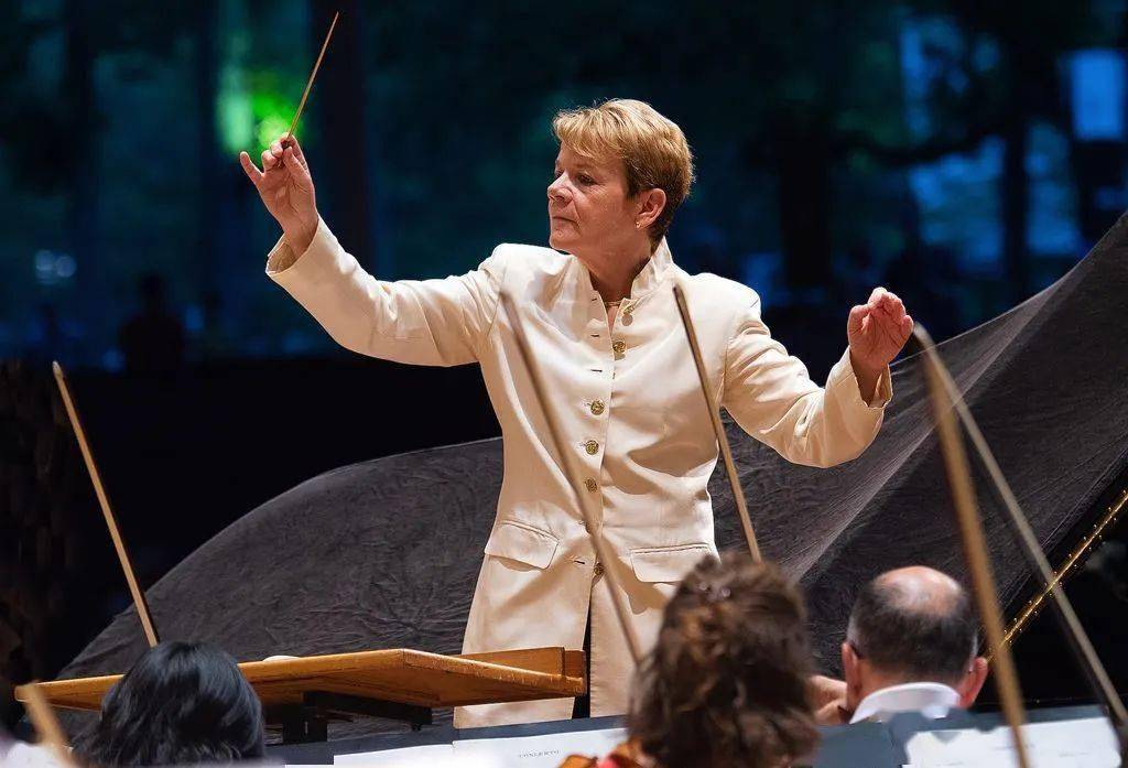 周五直播音乐会实力派美女钢琴家巴黎管弦乐团古典会客厅直播间第五期