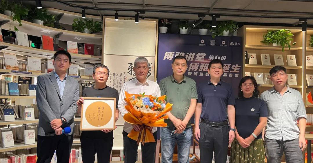 胡洪侠一张正在试刊的报纸一家即将开幕的画廊故事开始了