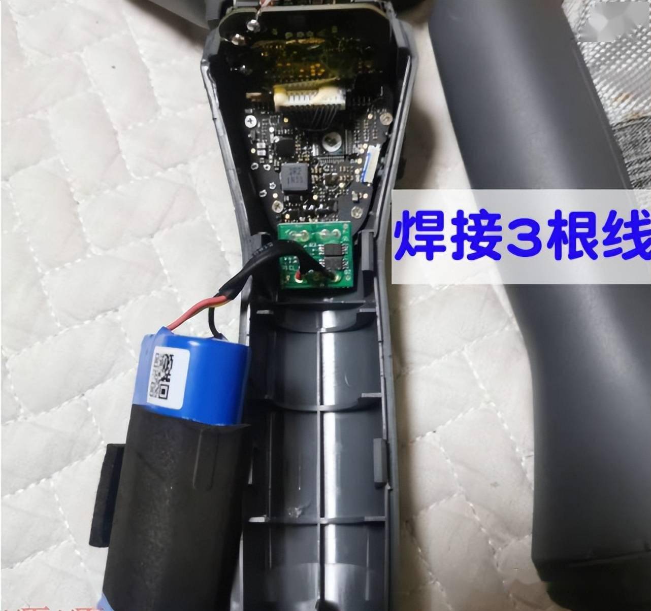 更换大疆osmo mobile 2灵眸手机云台2电池_焊接_撬棒_手柄