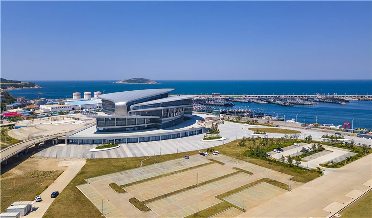 "造型的威海海洋科技馆即将开门纳客……每次走进远遥浅海科技湾区