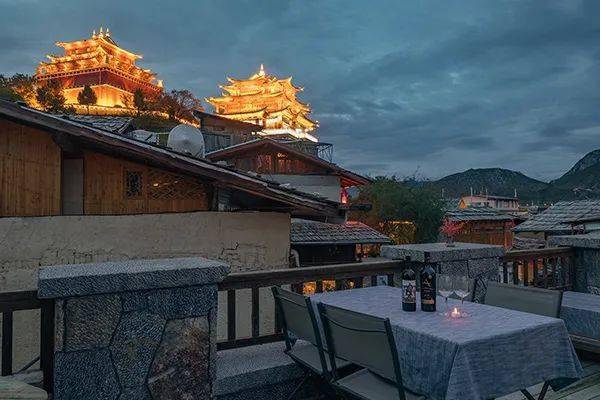 从酒店形态来说,有当前最火爆的房车野奢营地,户外营地酒店,有适合