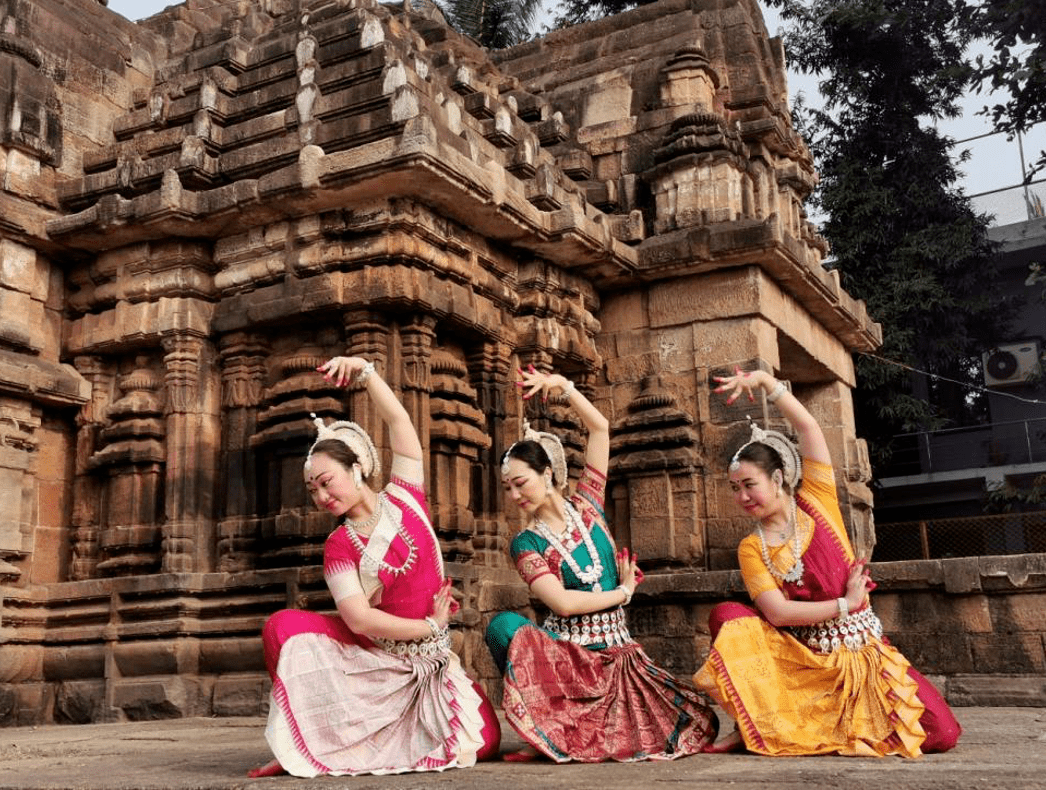 在印度奥里萨邦邂逅千年的砂岩神庙