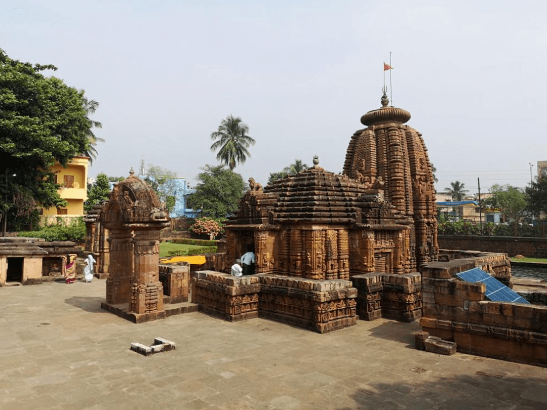 在印度奥里萨邦邂逅千年的砂岩神庙