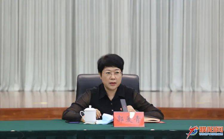 郭爱青在会上围绕助力创新驱动,推进全民科学素质,培育创新人才三个