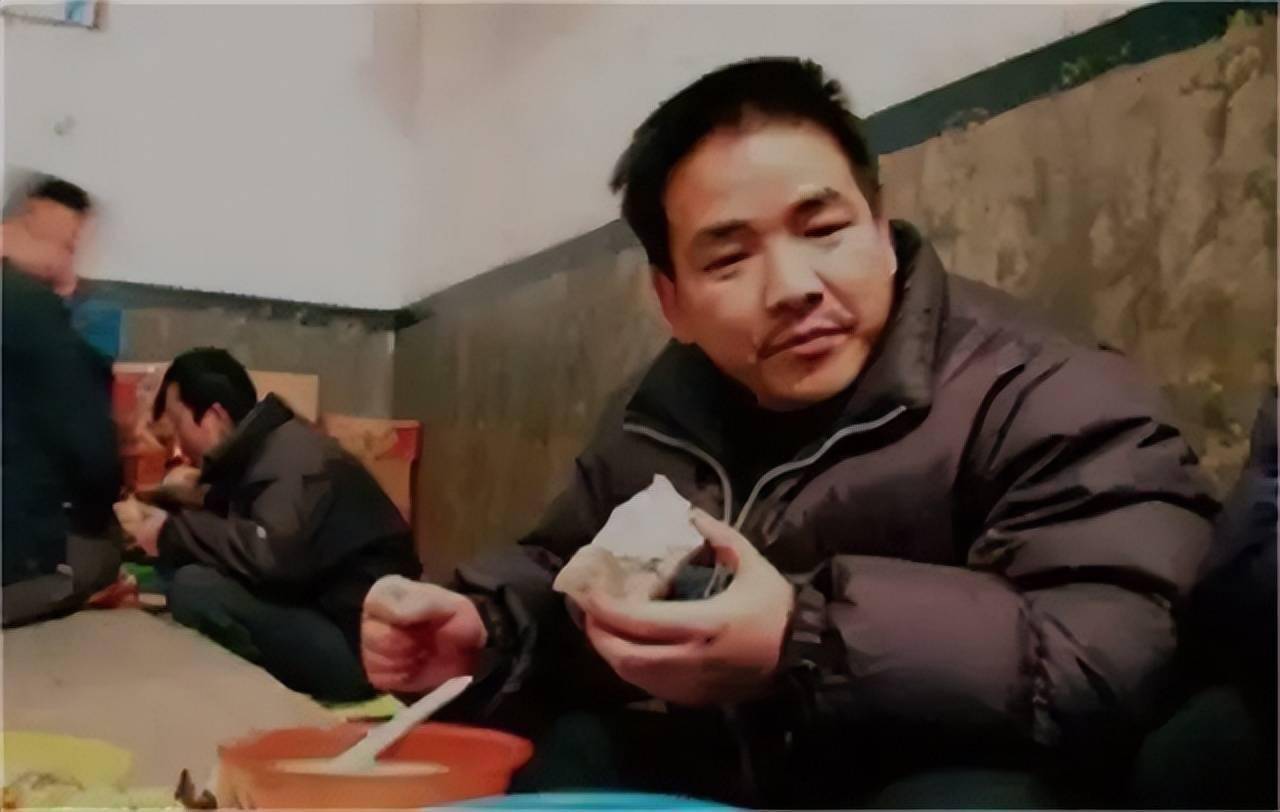 2001年河南最牛黑老大梁三作恶12年火烧胖东来被捕后下场如何