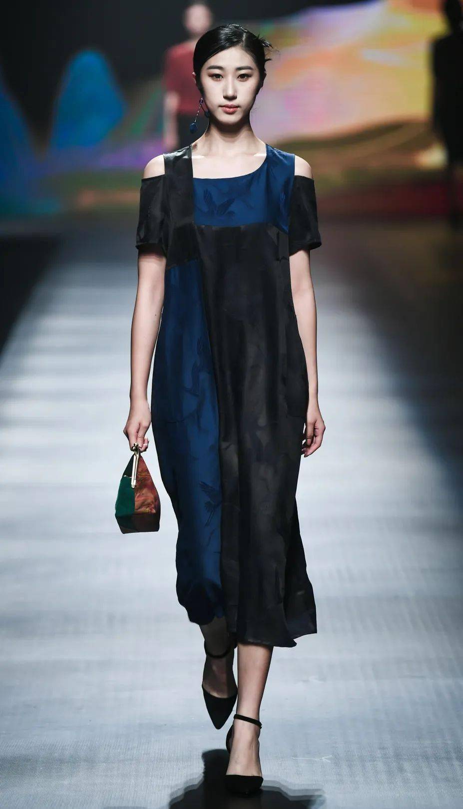 兰悦东方禧媚莲依植物染丨香云纱的新中式时尚大秀