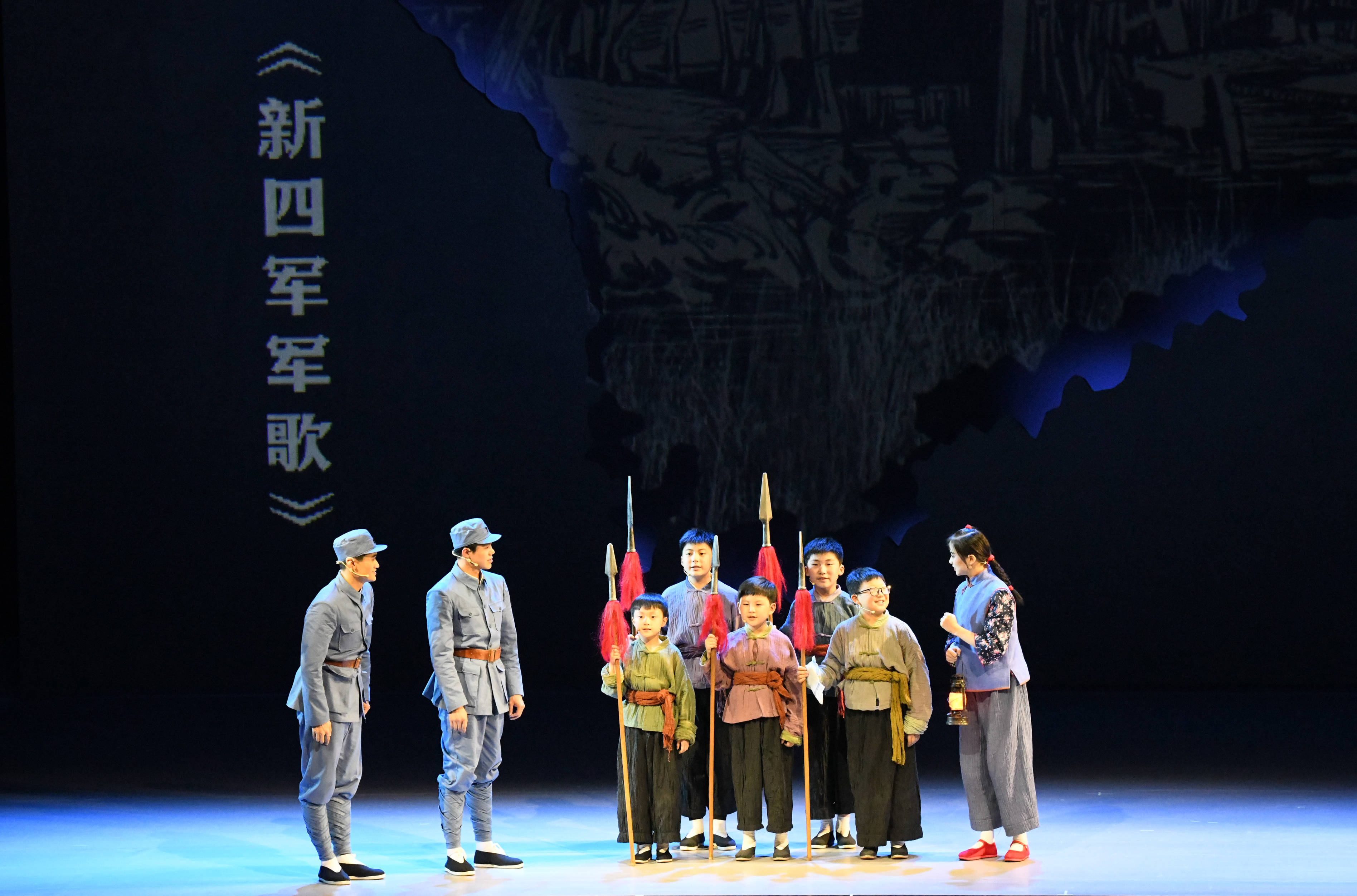 为孩子写由孩子演给孩子看新安旅行团淮安首演中国少年的时空对望