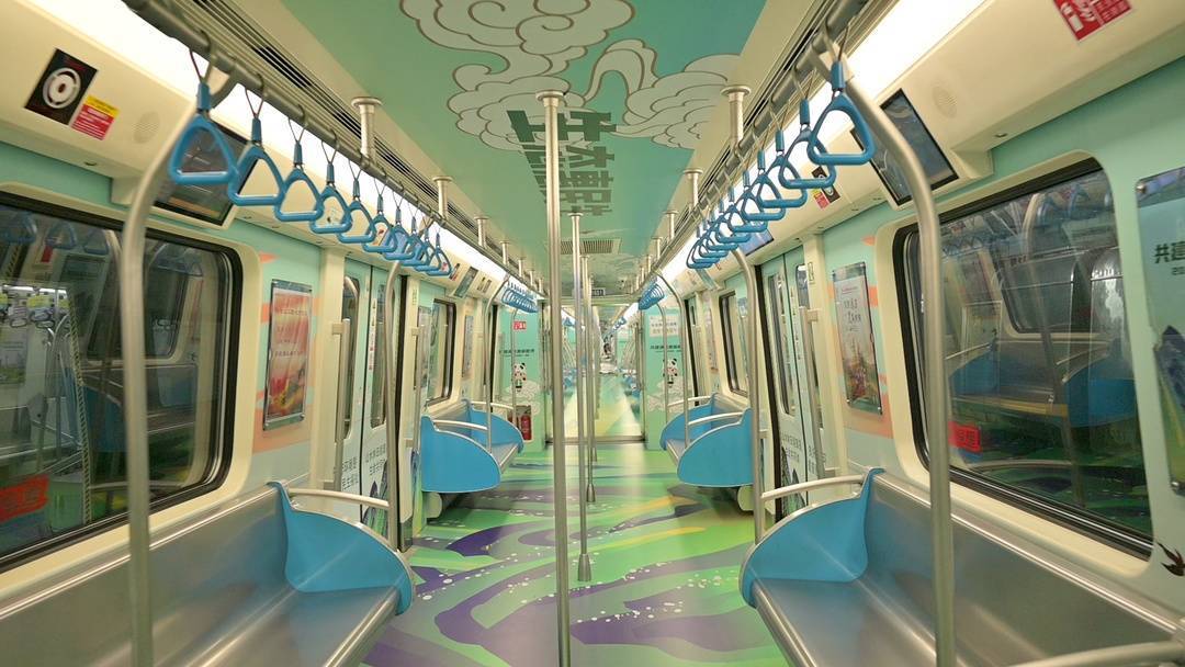 走进车厢满眼绿成都地铁正式上线生态成都号主题列车