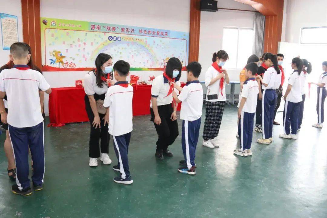 汕头市杜鹃小学校长图片