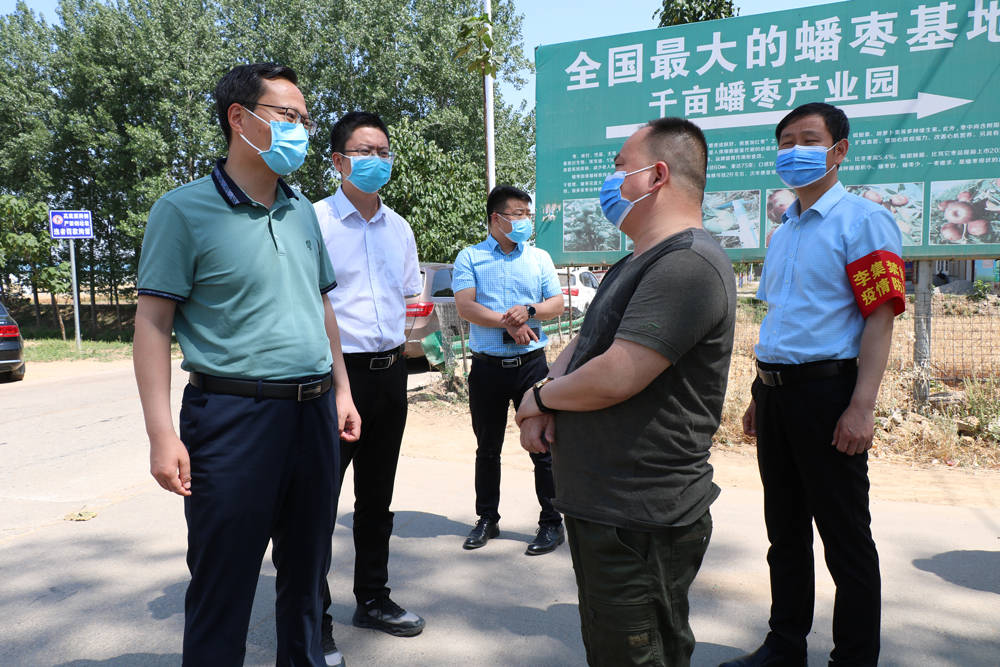区委副书记,区长李占宾深入部分镇(街道),走进田间地头,调研郾城区"