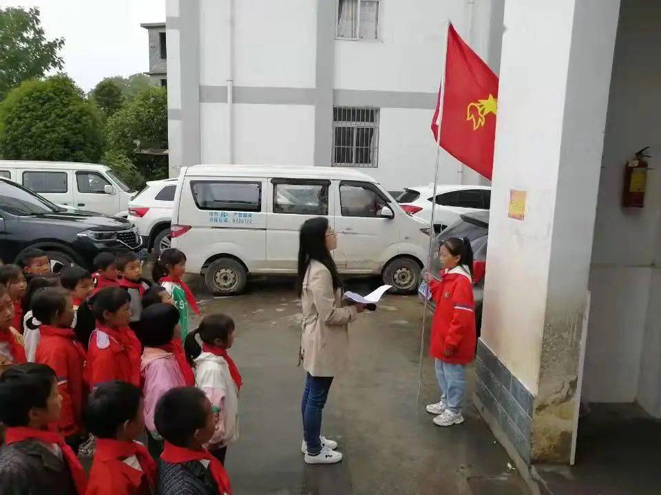 彝良县奎香中学刘天平图片