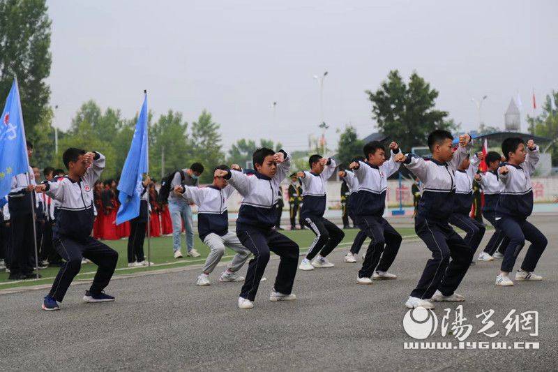 校园准军事化管理交流会在汉台二中召开