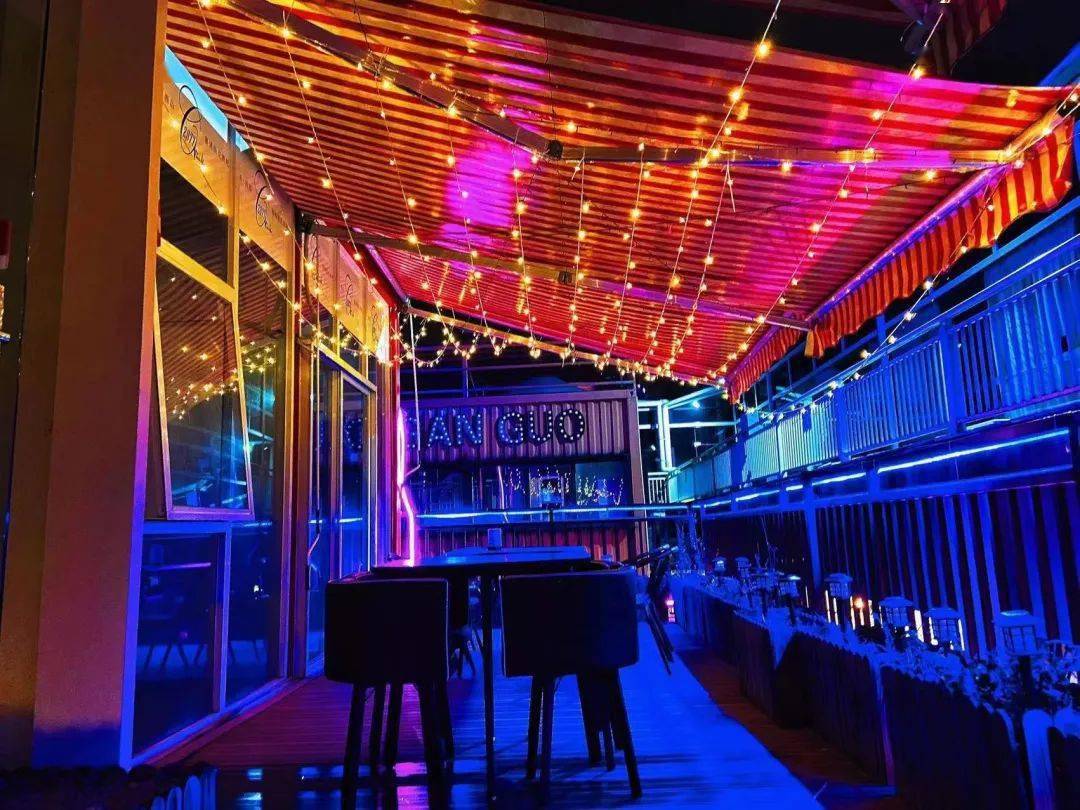 2077赛博朋克酒吧正式开业了新店开业买2送1更有充值优惠活动