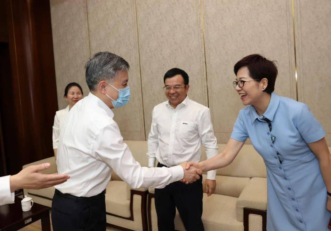 省委常委,市委书记刘捷亲切会见万事利集团董事长屠红燕等企业家民营