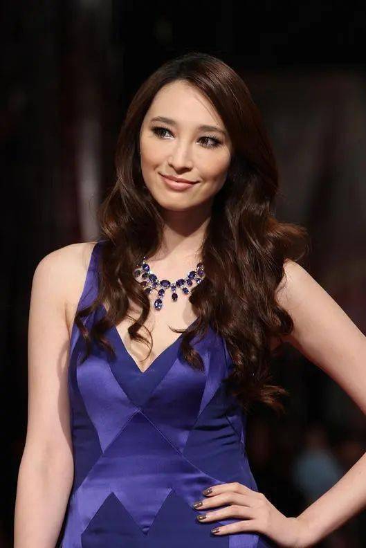 吴佩慈微胖好美!