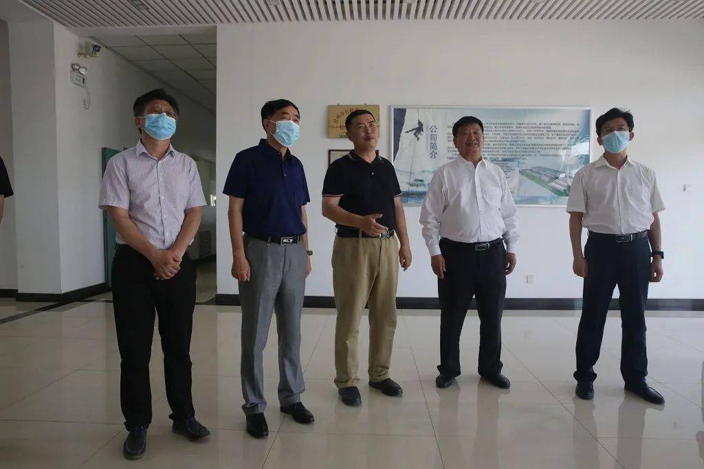 冯庆山,杨静利一行在朱守琛等人的陪同下参观考察了河北建新化工股份
