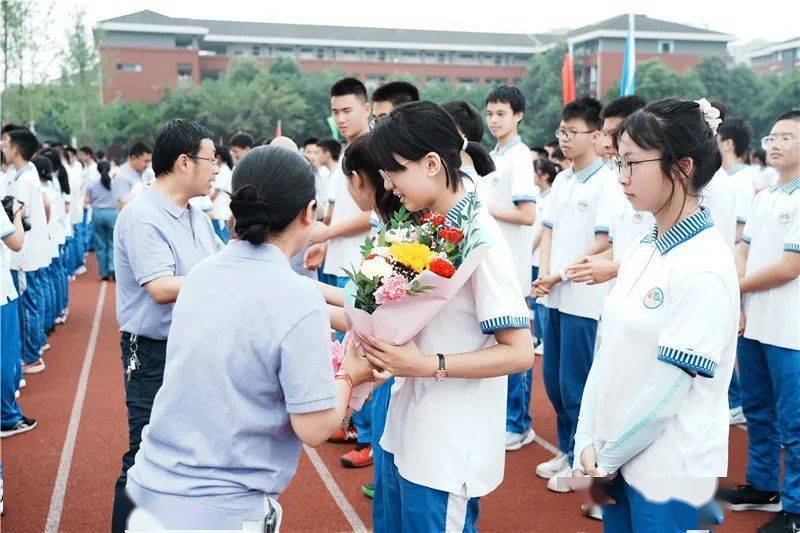 启航新征程一起向未来成都七中万达学校举行2022届三年600公里最后一