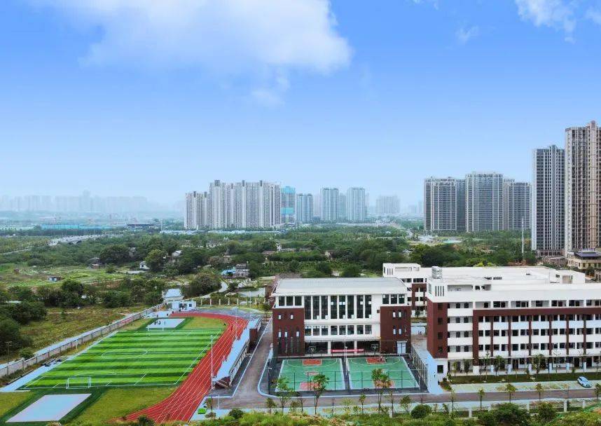 湖师大附小是由湘潭经开区,步步高集团,湖南师范大学通力合作打造的一