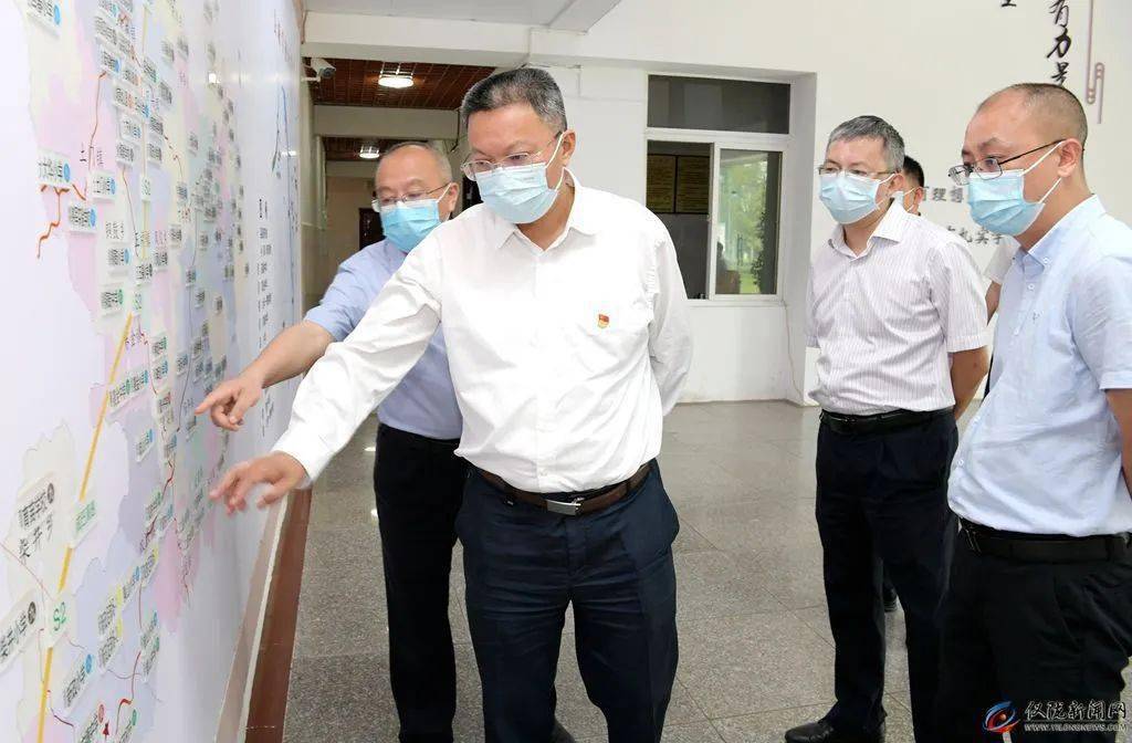 6月1日,县委书记郭宗海来到县教科体局和部分学校,调研督导2022年高考