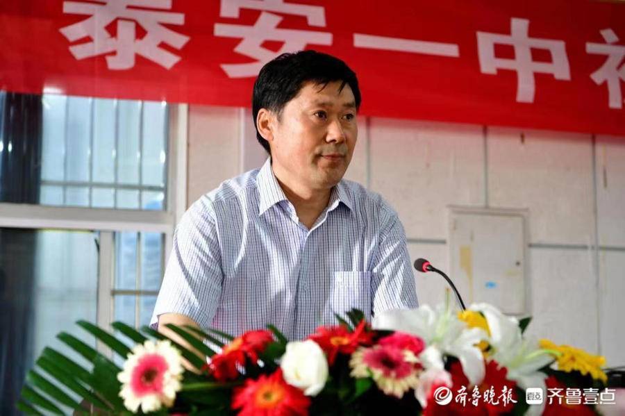 青春绽放梦想启航泰安一中初中部举行2022届毕业典礼