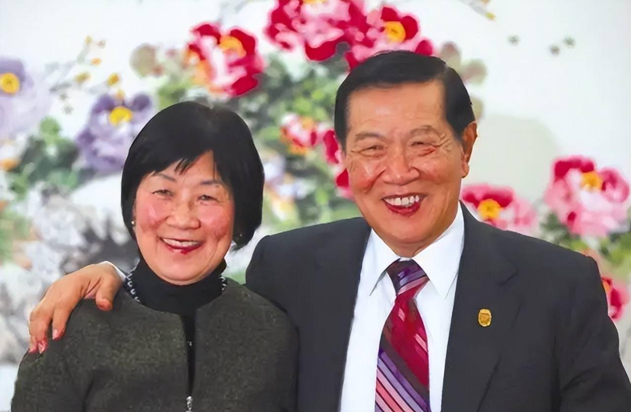 甜蜜黄昏恋2018年华人神探李昌钰80岁高龄娶62岁扬州女富商