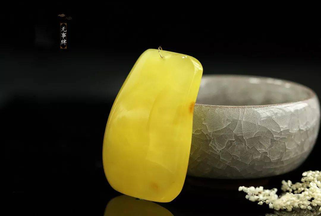 如何把玩蜜蜡:蜜蜡的4个保养"禁忌"知多少 ?_地方_香水_首饰盒