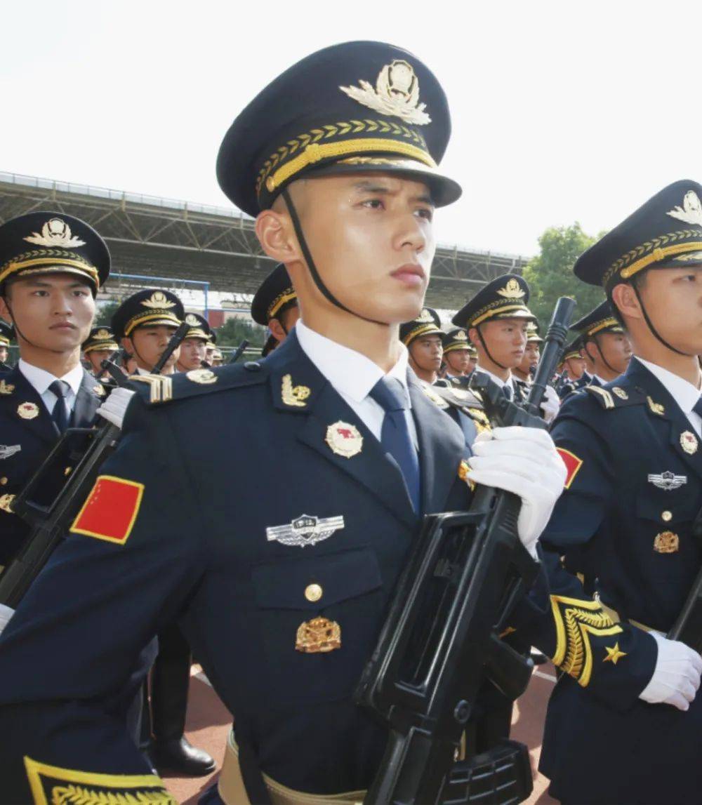 穿制服,戴大檐帽,长大的他们实现儿时的梦想了吗?_警服_小时候_父亲