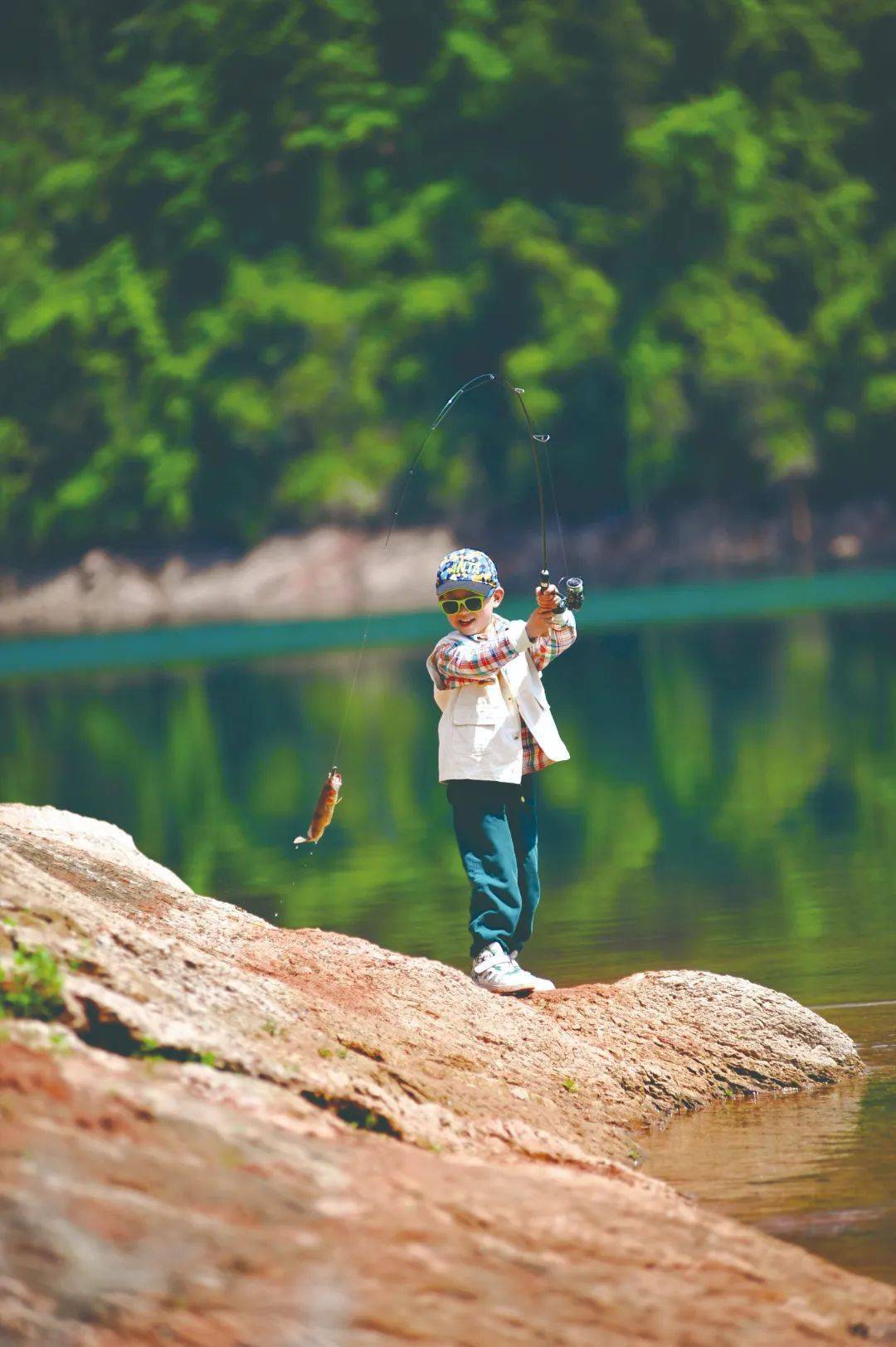 《垂钓》上新|蓬头稚子学垂纶