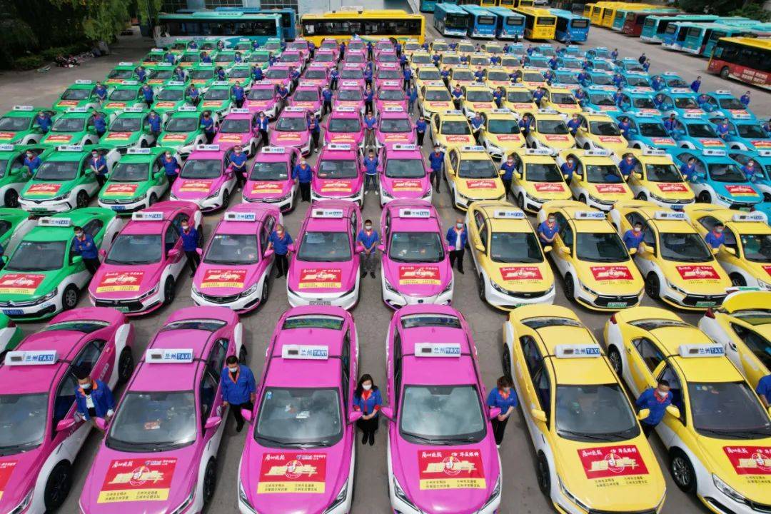 兰州市67高考直通车震撼发车