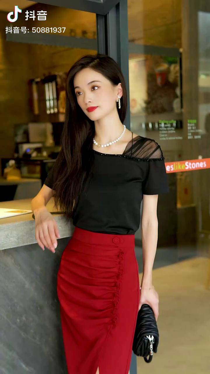 见过世面又活得通透的女人漂亮但不虚伪爱财但不拜金上进但不心机缺爱