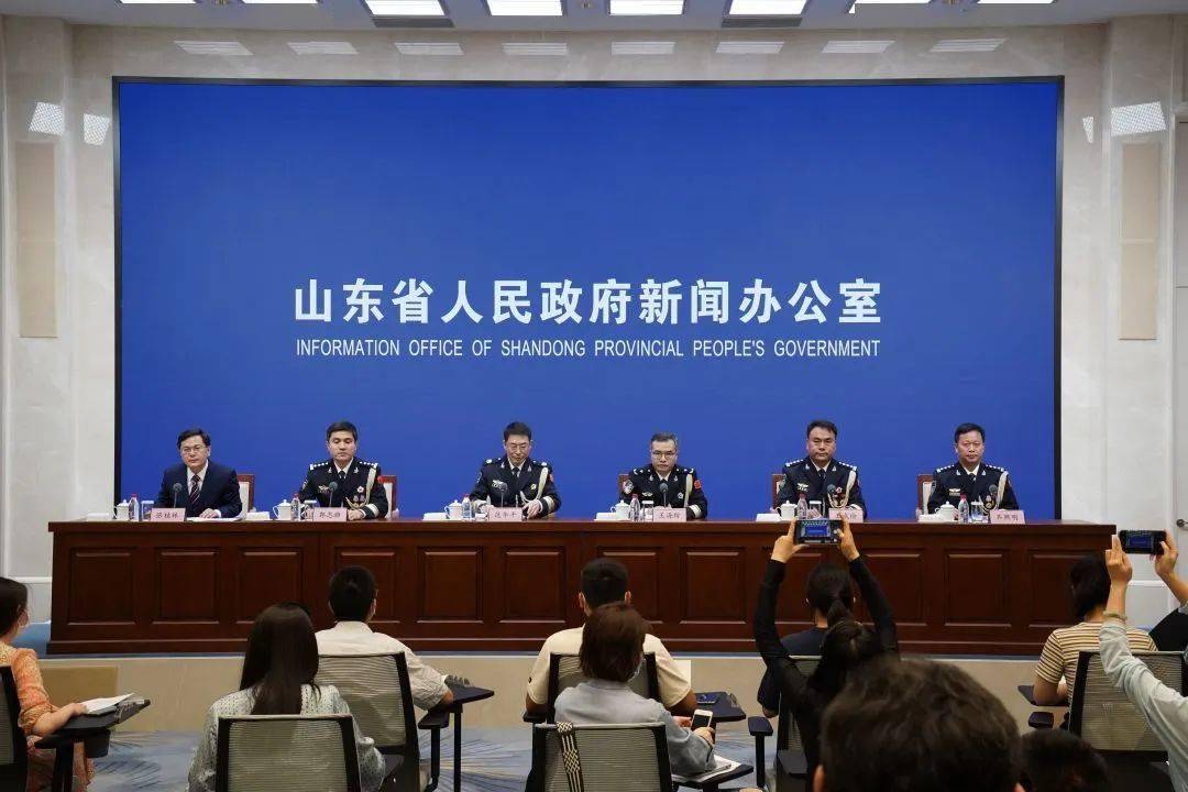 答记者问丨大力弘扬英模精神郭志潍和王成俭作为立功