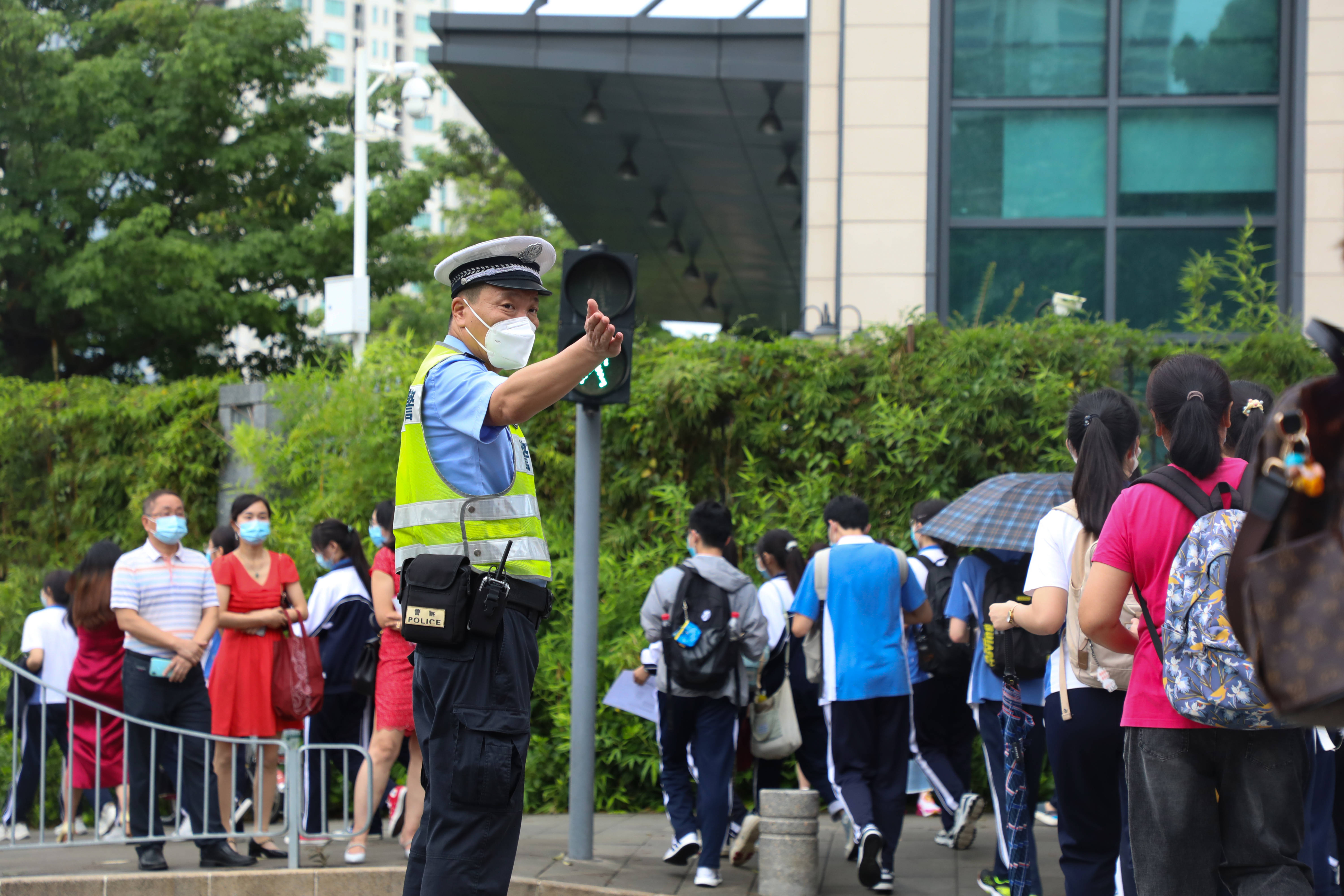 高考首日,深圳交警处置紧急求助25宗,无一人误考,迟到