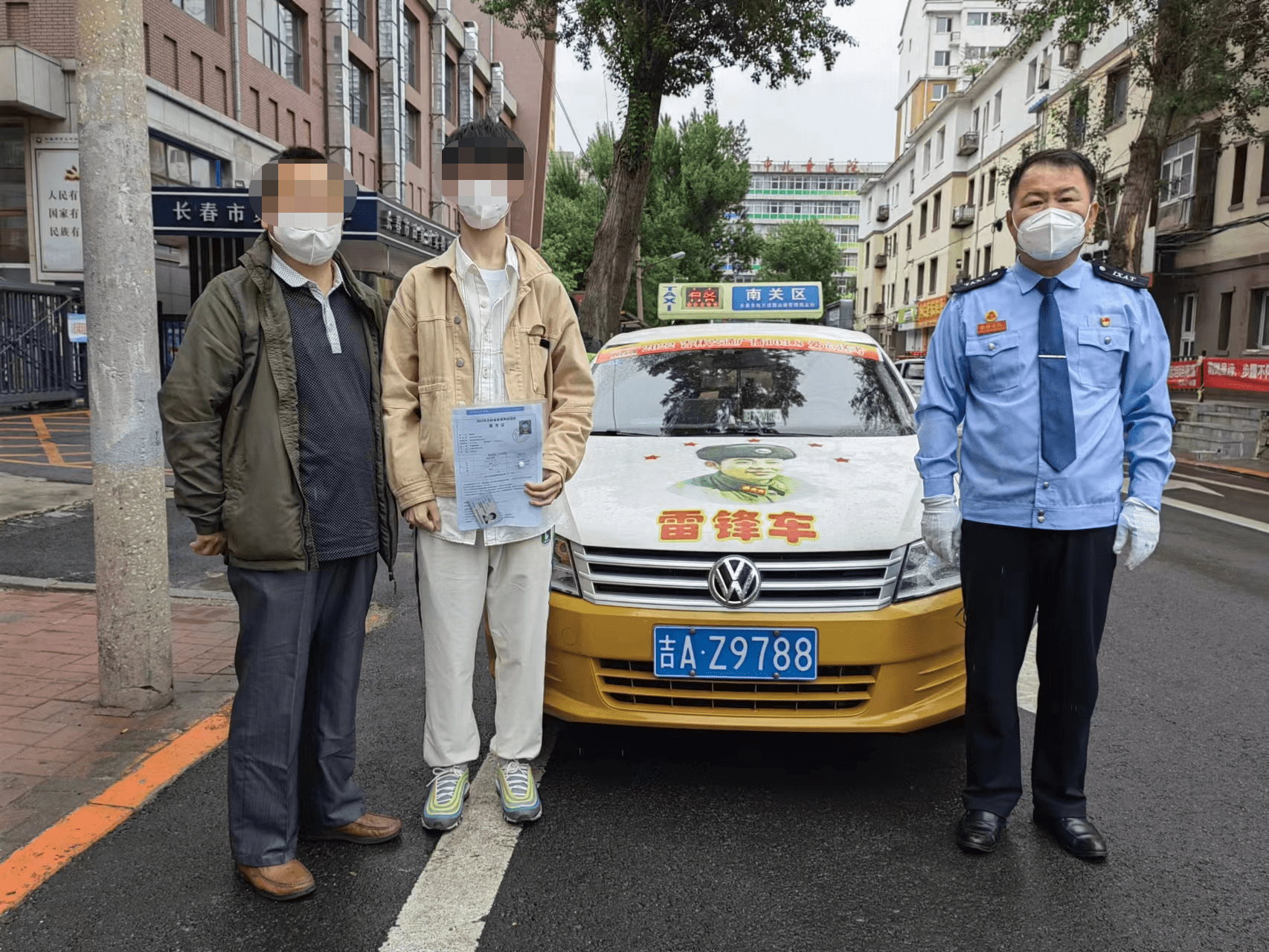 高考首日 长春雷锋出租车免费接送76人/次考生