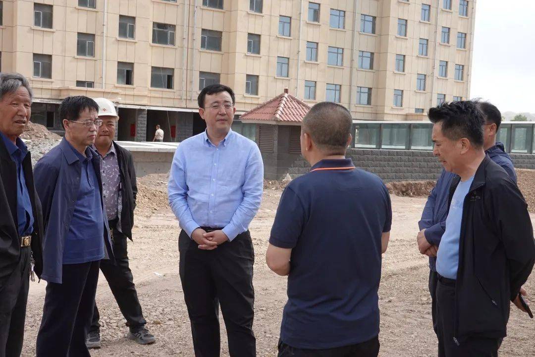6月7日,县委副书记,政府县长刘宝成先后深入卓资山镇富卓佳苑,开元