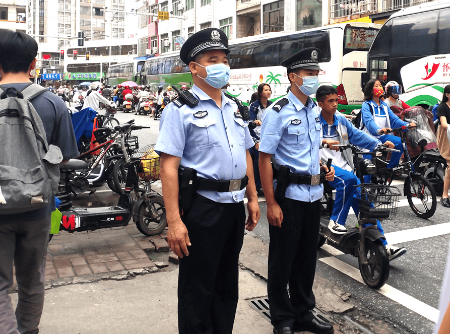 有老爸站岗,当然考得好_施挺帅_女儿_工作