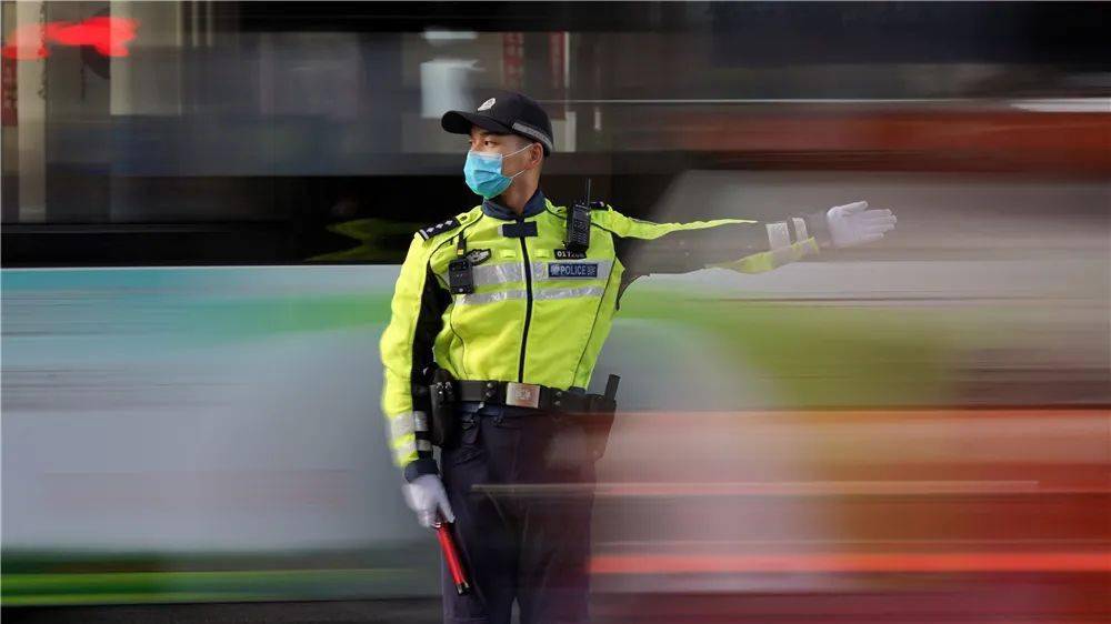 全国特级优秀人民警察黄俊:外滩活地图 市民贴心人_上海市_宣传_路口