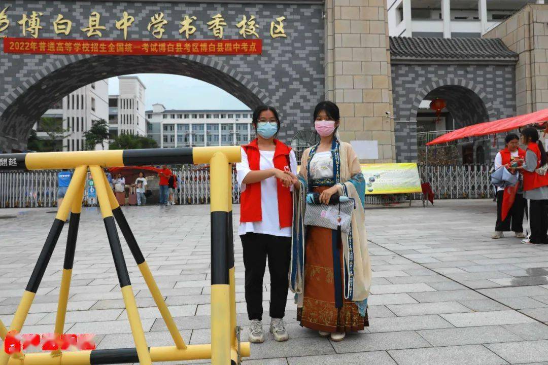 博白身穿汉服高考的小姐姐露脸了,她的回答亮了!