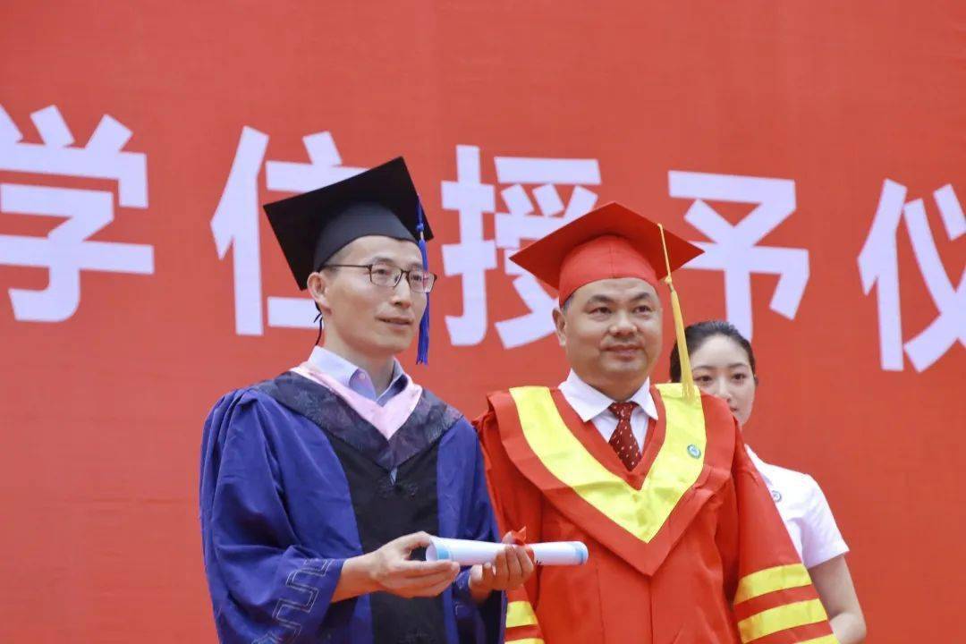 颁发学位证书还算学生吗 来自搜狐网