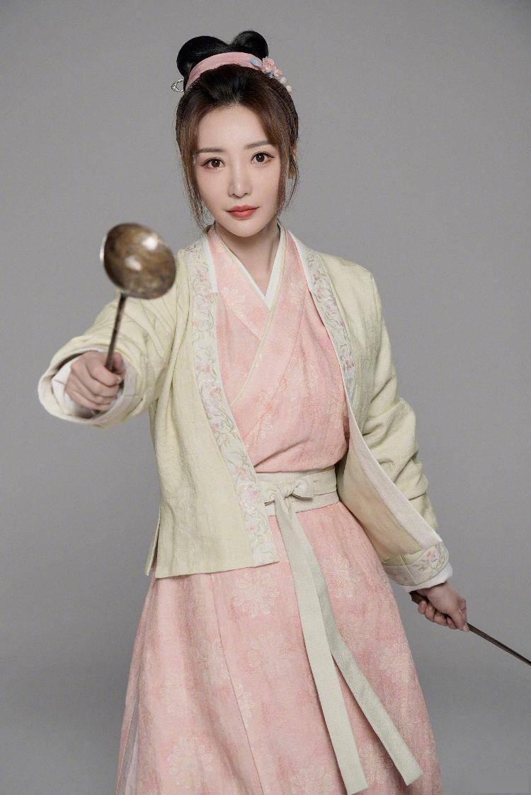 柳岩晒《梦华录》定妆照 古风造型温婉可人_孙三_厅堂_厨房