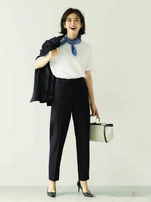 丝巾白t恤这才是夏天最洋气又舒适的打扮高级感满满