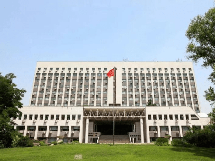 坐在主楼草坪上和好朋友聊聊天2与"北京林业大学"正门合个影1和心中