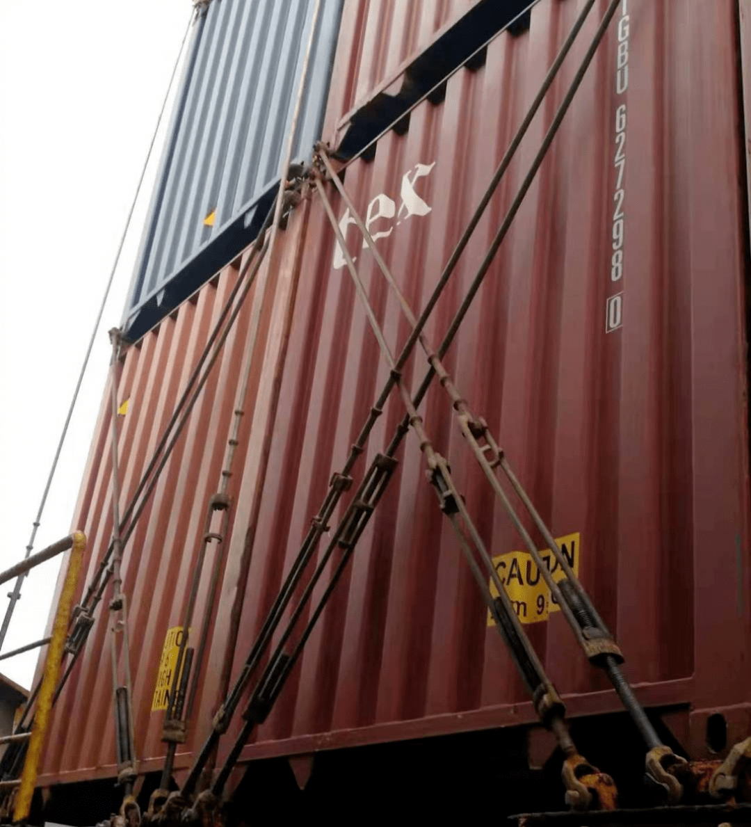 以集装箱船为例_船舶_设备_海事