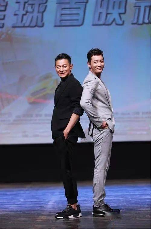 权志龙晒"秃顶图"?穿搭老炮们力证潮流轮回_depp_老爷子_成龙