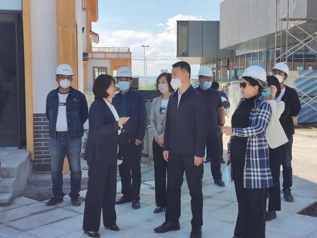 6月10日上午,延边州文广旅局局长赵东俊一行在龙井市副市长丁宁,龙井