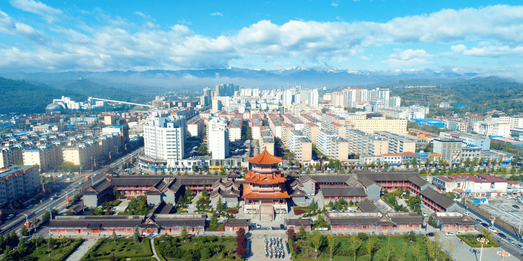 实施城市更新创建文明城市华亭加快城市更新推动城市发展