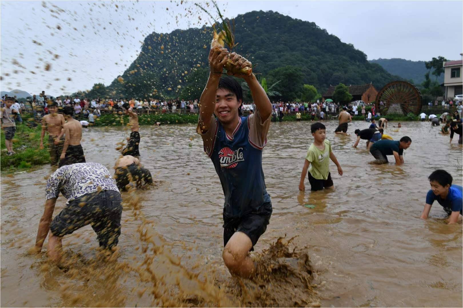 江永勾蓝瑶寨欢度洗泥节